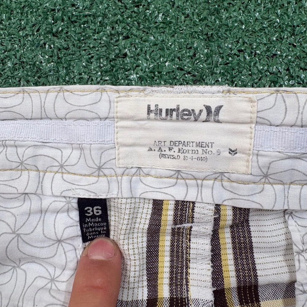 Y2K 2000's Hurley Plaid Shorts - Picture 4 of 4